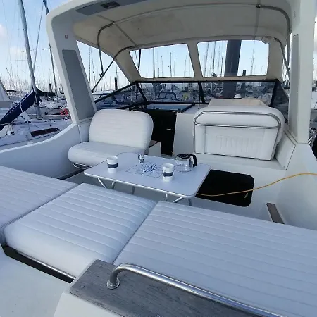 Sejour Insolite Sur Un Yacht. Bateau A Quai. Botel La Rochelle (Charente-Maritime)
