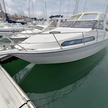 Botel Sejour Insolite Sur Un Yacht. Bateau A Quai. La Rochelle (Charente-Maritime)