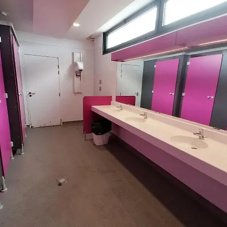 Botel Sejour Insolite Sur Un Yacht. Bateau A Quai. La Rochelle (Charente-Maritime)