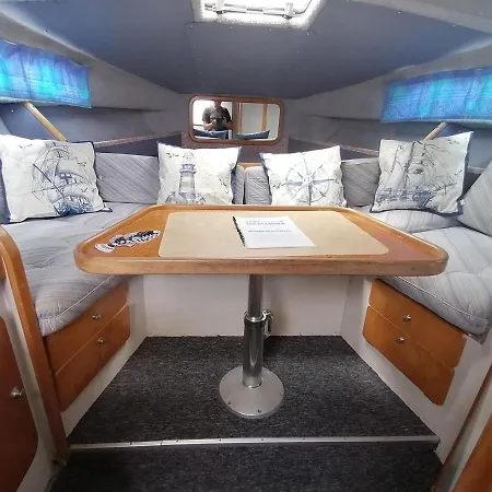 Sejour Insolite Sur Un Yacht. Bateau A Quai. * La Rochelle (Charente-Maritime)